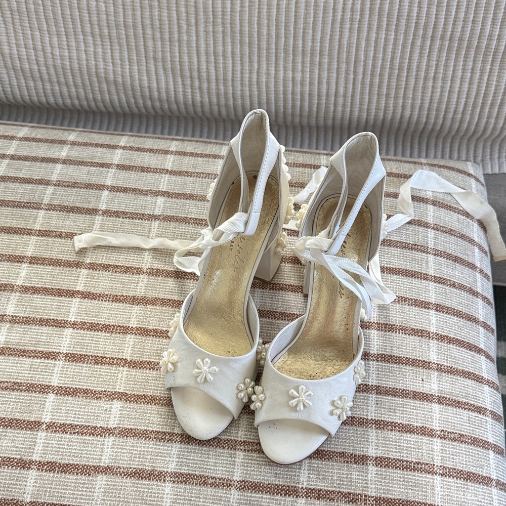 Elegant White Floral Women's Heels